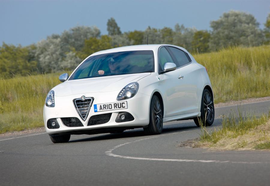  Alfa Romeo Giulietta Cloverleaf (940) 2010 года  (UK) (фото 31 из 40)